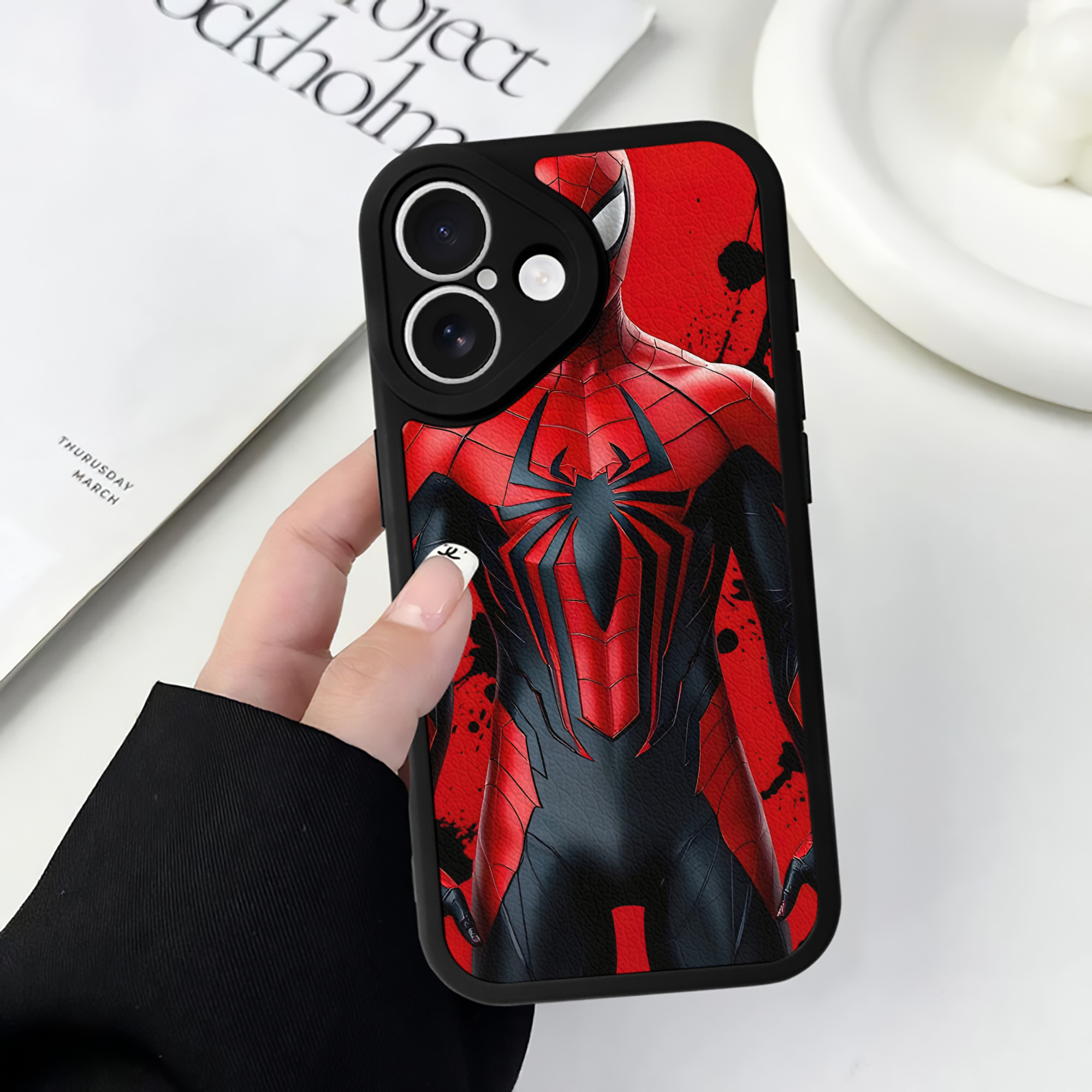 （画像用） Spider Man スパイダーマン 【iPhone 16シリーズ対応】シリコンスマホケース（レザー調） 材質：シリコン